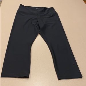 Nike High-Rise Crop Length Traning Pant